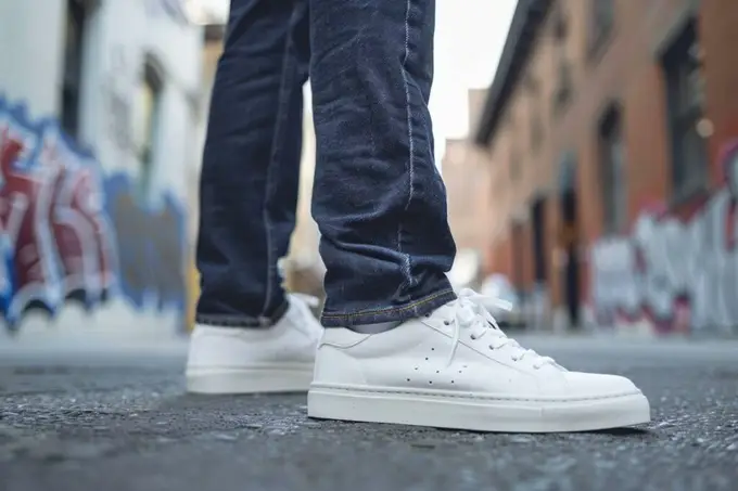 Avec quelles chaussures porter un jean brut ?