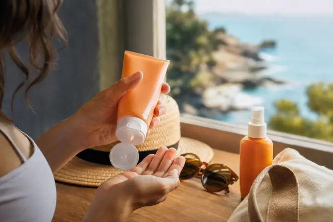 Combien de temps peut-on garder une crème solaire après ouverture, et comment savoir si elle est encore efficace ?