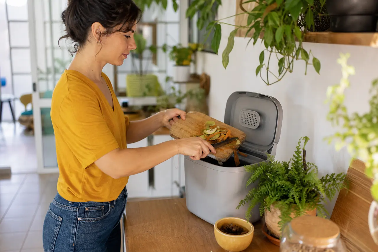 Comment démarrer un compost en appartement sans mauvaises odeurs