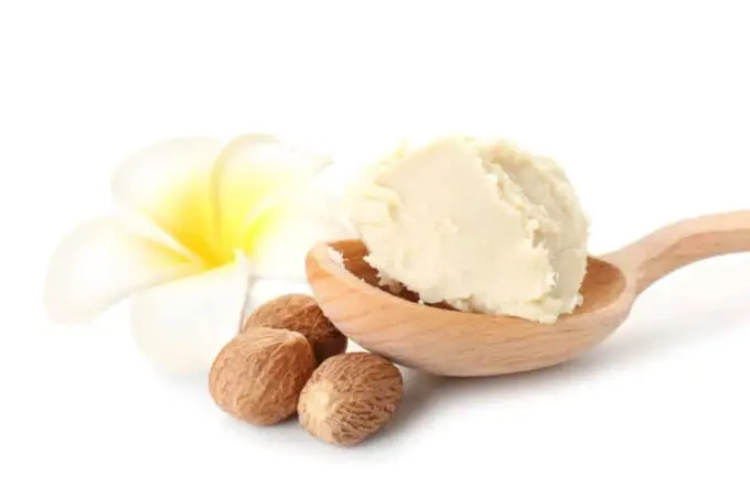 Quelle est la vraie différence entre le beurre de karité pur et le beurre de cacao ?