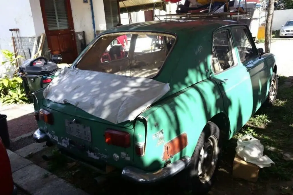 Restauration d’une Peugeot 504 collector en climat tropical : pièces rares et traitement anticorrosion
